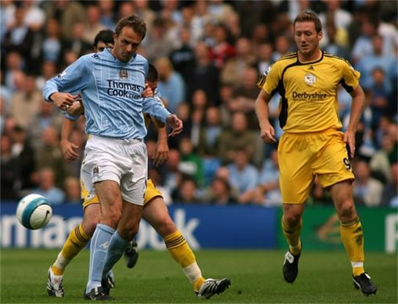 关于曝曼联考虑引进尤尔曼德放弃追求巴莱巴的信息  第1张