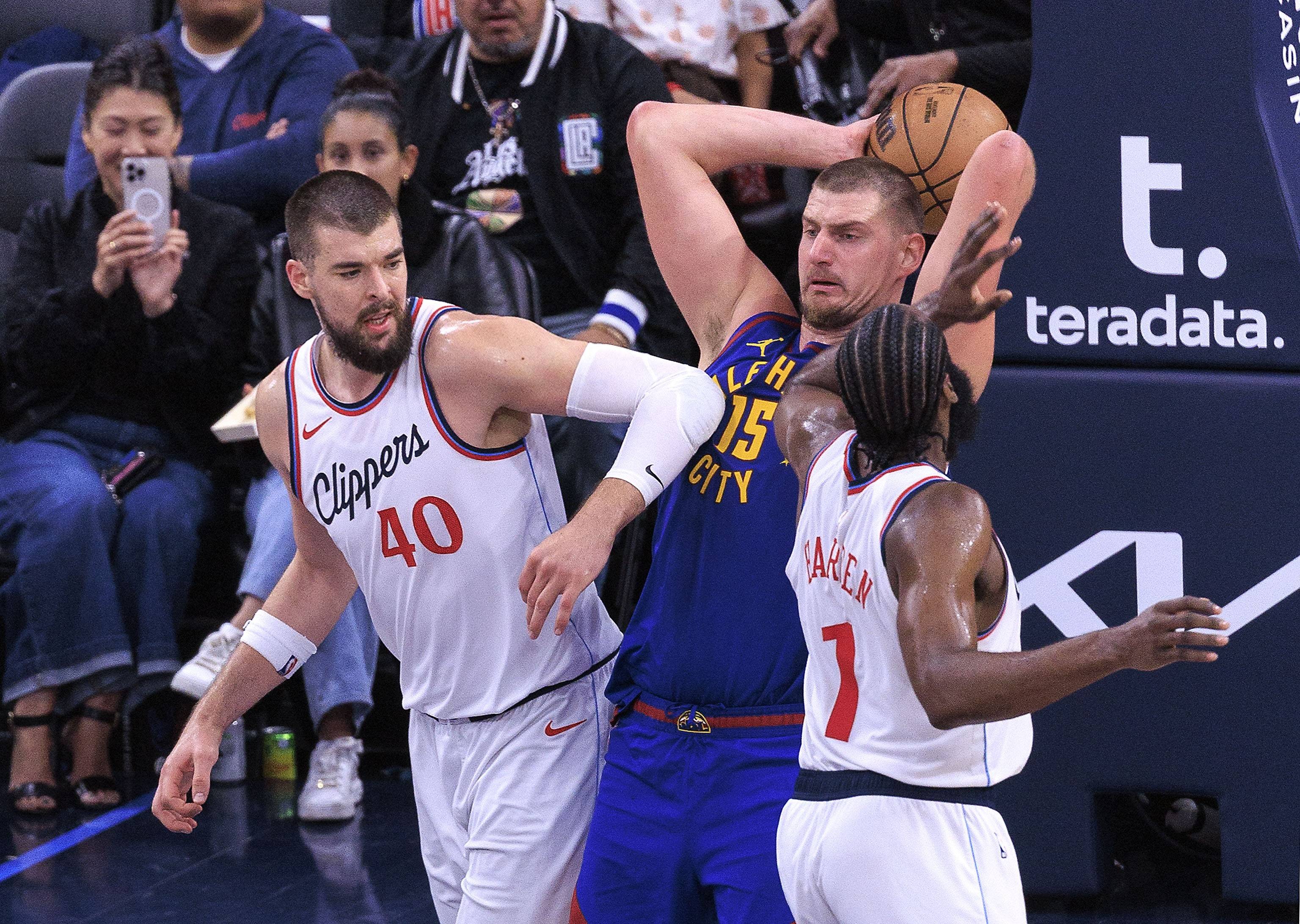 关于快船明日客战独行侠伦纳德因伤将连续6场缺阵的信息  第1张