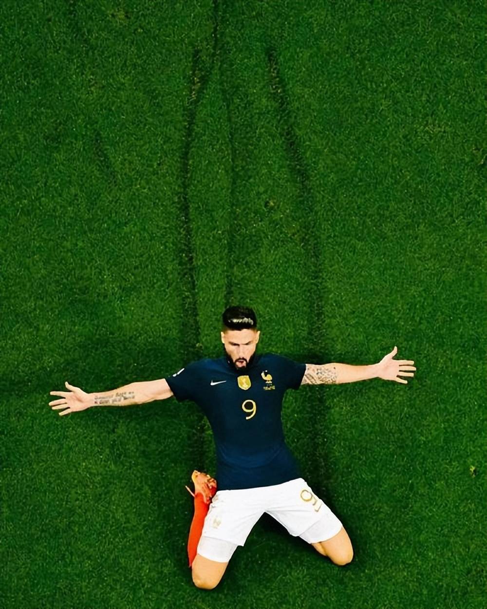 巴黎有意巴萨18岁中场胡安-埃尔南德斯巴萨与球员续约的事尚未敲定的简单介绍  第2张