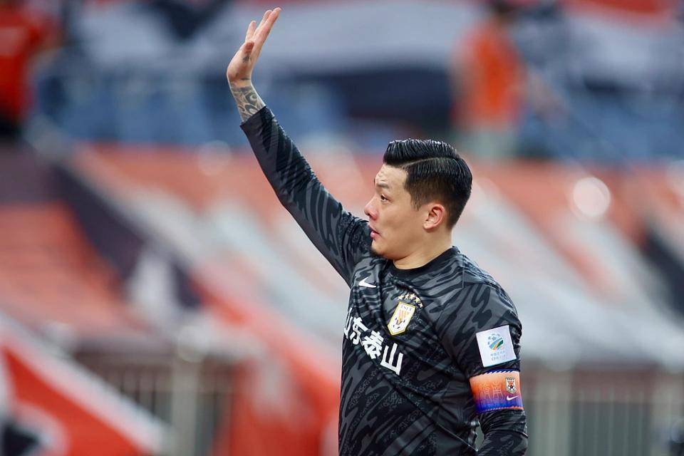 关于王大雷回应扔队长袖标争议行为和俱乐部无关的信息 第1张 关于王大雷回应扔队长袖标争议行为和俱乐部无关的信息 第1张