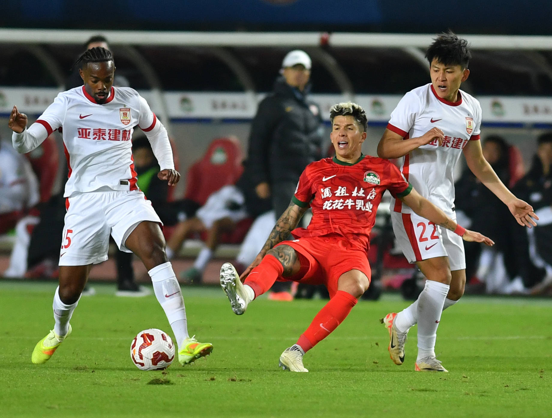 中超长春亚泰1-3上海海港阿不都海米提乌龙加布里埃尔破门的简单介绍  第1张