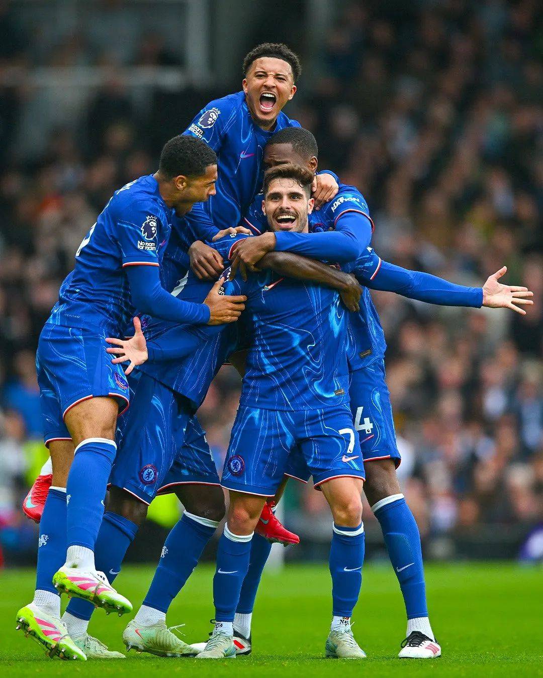 包含切尔西和贝蒂斯双方球迷发生冲突波兰警方进行干预的词条  第1张