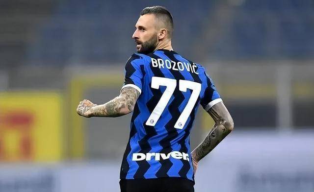 包含恰尔汗奥卢确认留队国米中场核心坚守蓝黑军团的词条  第1张