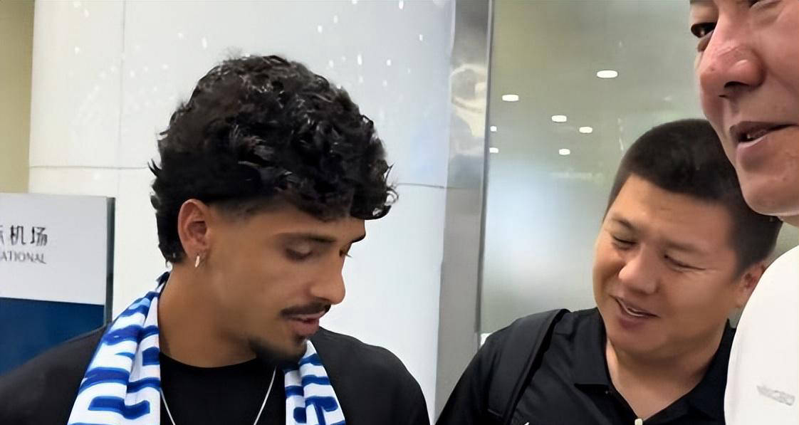 大连英博新援佩尼亚社媒晒照球员刚完成签约的简单介绍 第2张 大连英博新援佩尼亚社媒晒照球员刚完成签约的简单介绍 第2张