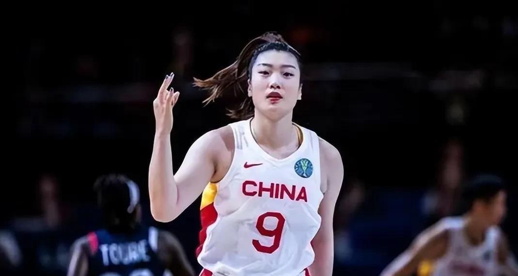 媒体人称说李梦因伤离队已算体面曾开除过更大腕球星的简单介绍  第2张