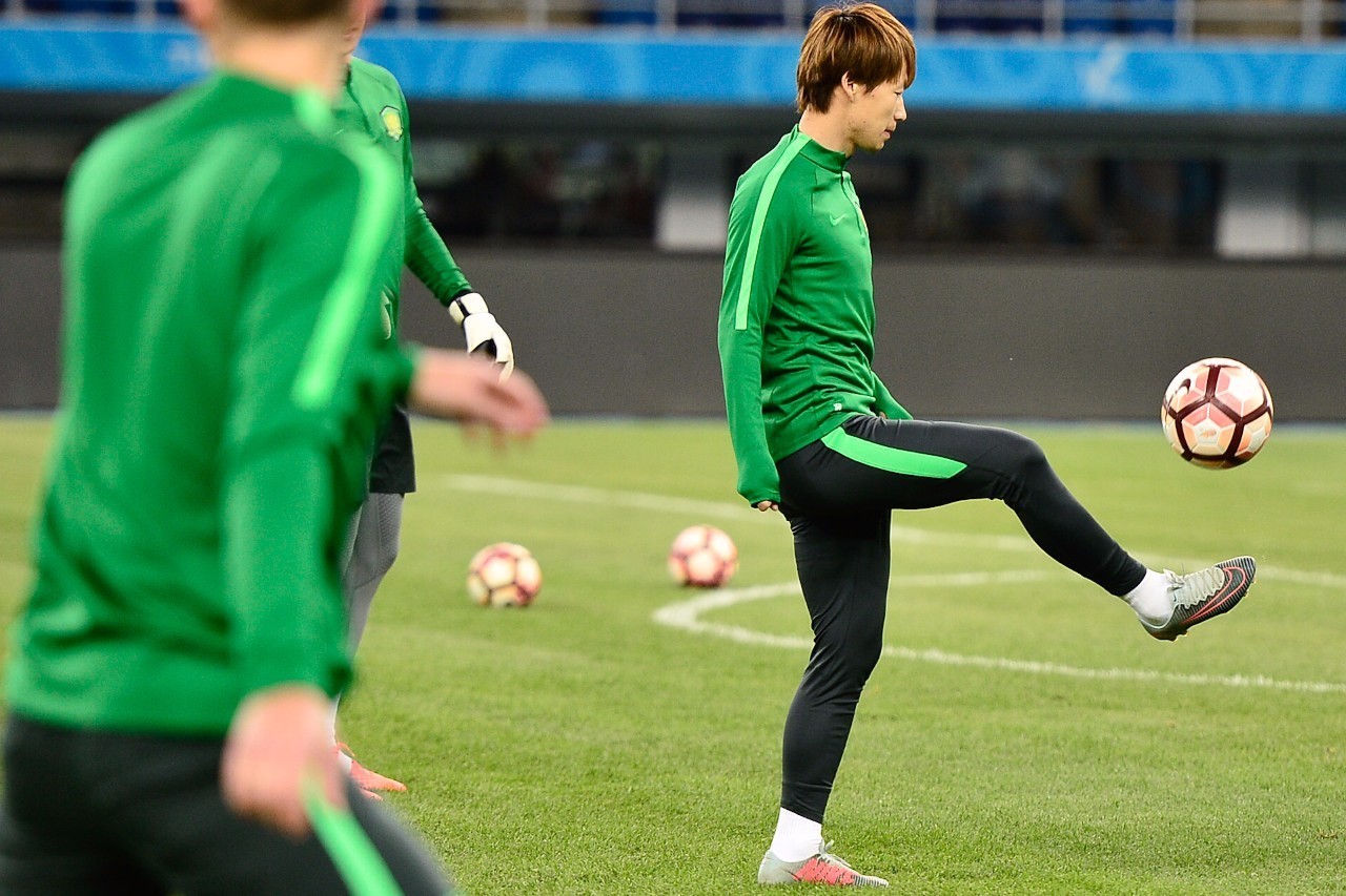 关于张稀哲在国安商店当收银员为顾客结账的信息 第2张 关于张稀哲在国安商店当收银员为顾客结账的信息 第2张