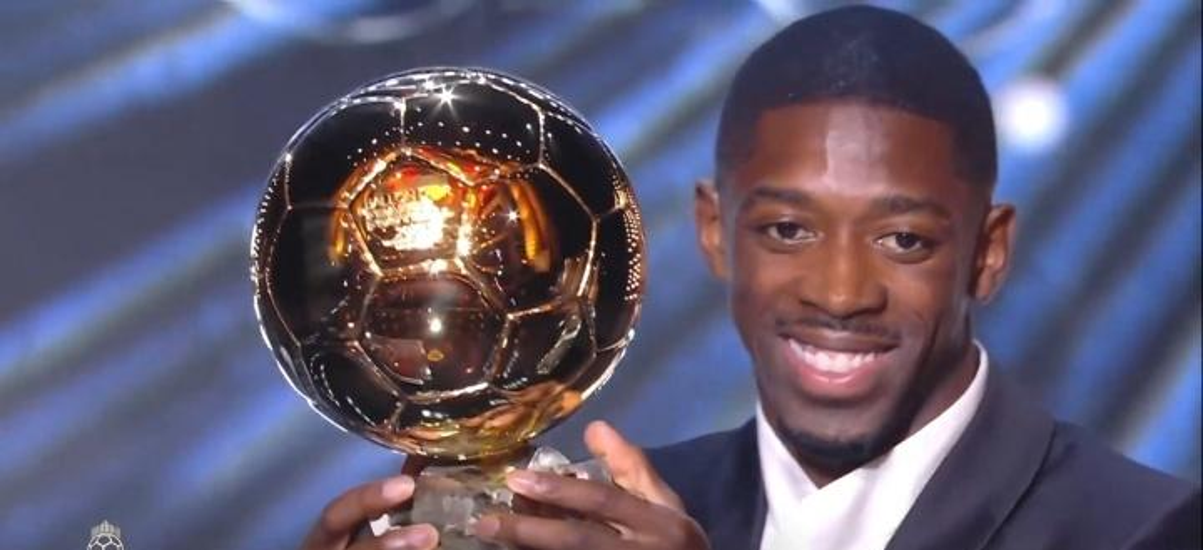 登贝莱社媒晒肩扛欧超杯奖杯照片球员当选全场最佳的简单介绍  第1张