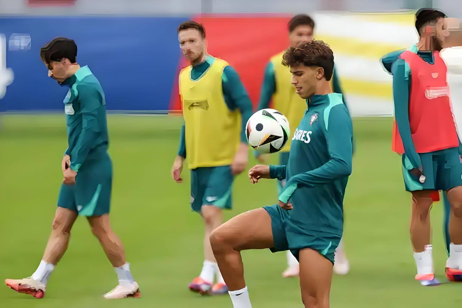 世预赛:葡萄牙队备战葡萄牙客战匈牙利的简单介绍 第2张 世预赛:葡萄牙队备战葡萄牙客战匈牙利的简单介绍 第2张