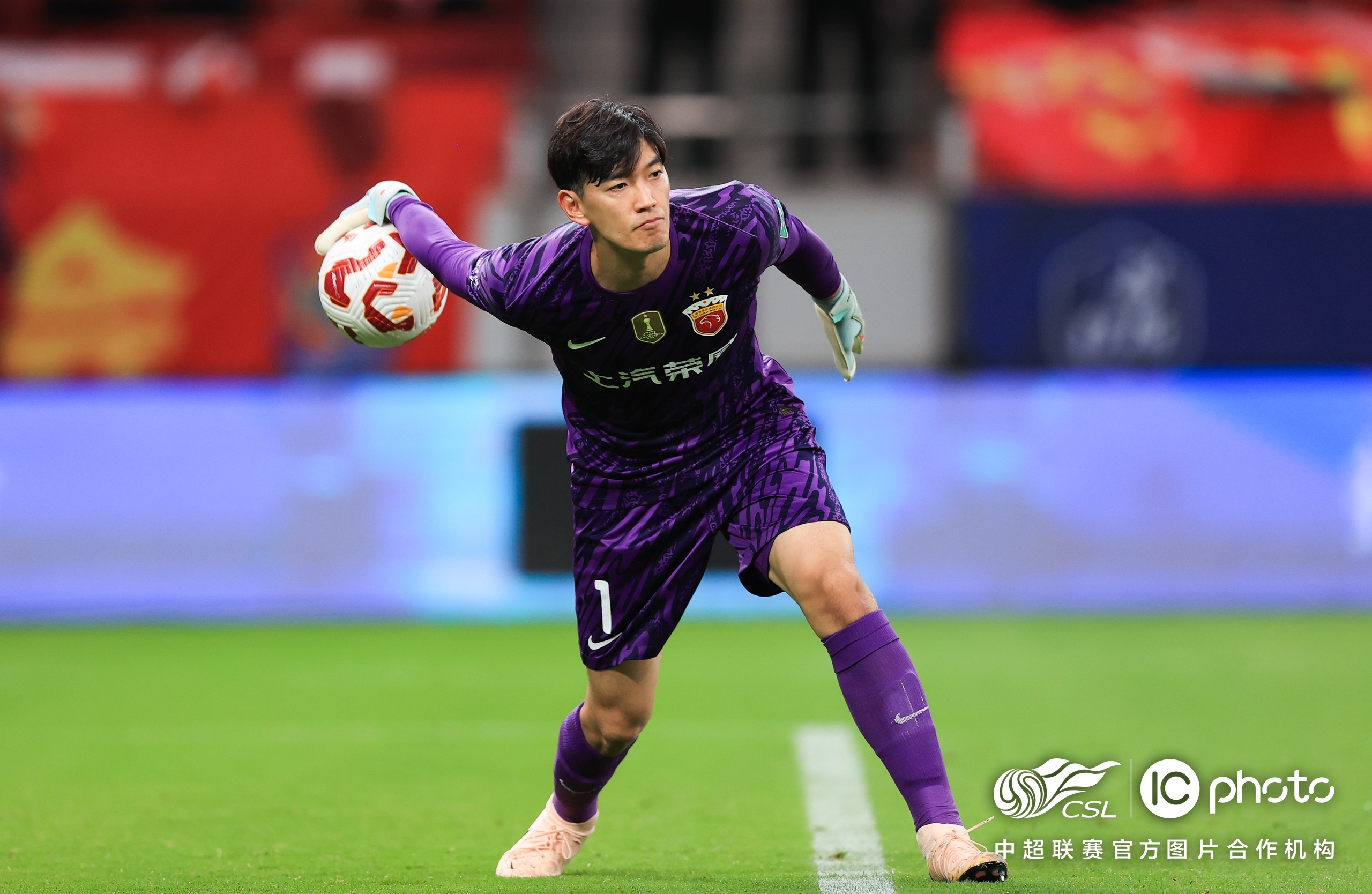 中超上海申花1-2上海海港加布里埃尔破门莱昂纳多建功的简单介绍