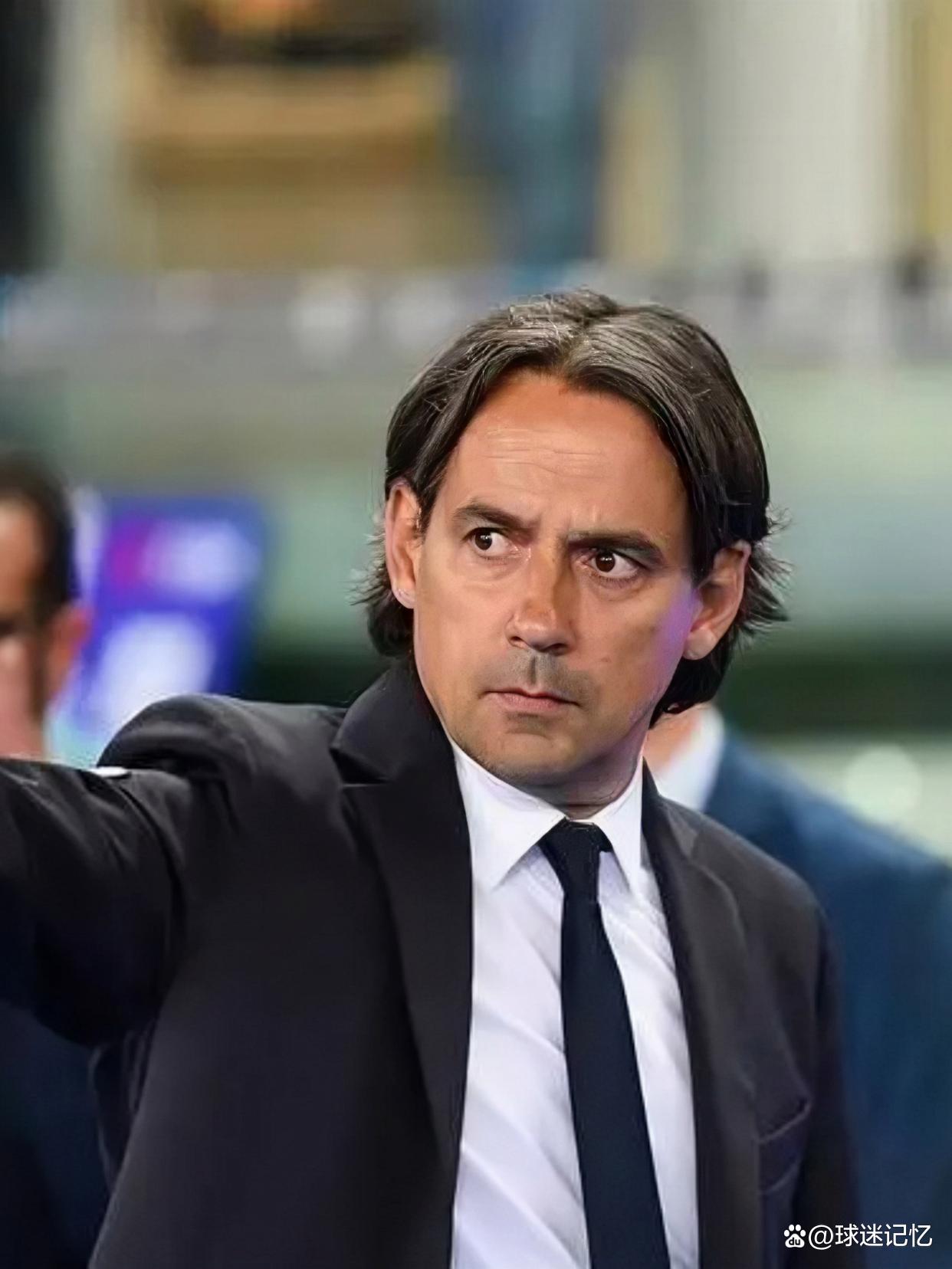 利雅得新月准备一亿英镑求购B费曼联对出售球员持开放态度的简单介绍